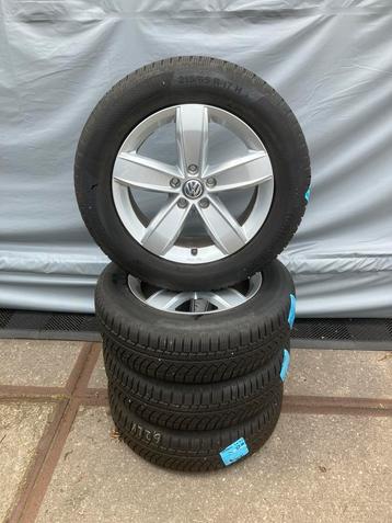 17 inch Volkswagen Tiguan velgen met winterbanden beschikbaar voor biedingen