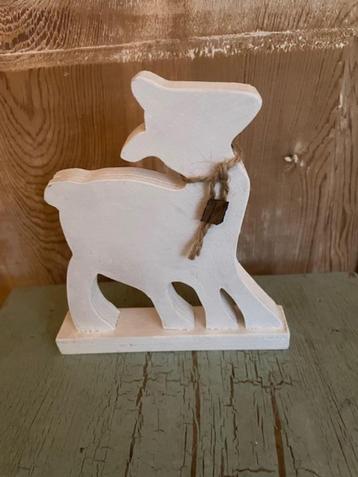 Leuke houten witte decoratie lammetje. Wit schaapje hout beschikbaar voor biedingen