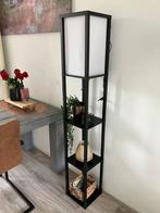 Zwarte vloerlamp met plankjes, Ophalen, Zo goed als nieuw, Hout