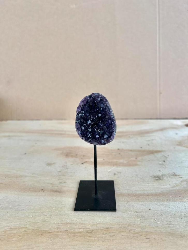 Amethist op voet, Verzamelen, Mineralen en Fossielen, Ophalen of Verzenden