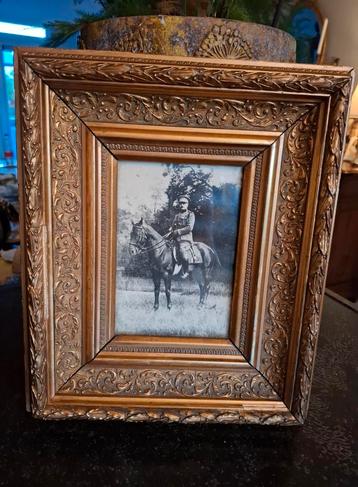 Bijzonder mooi antiek schilderij met antieke foto beschikbaar voor biedingen