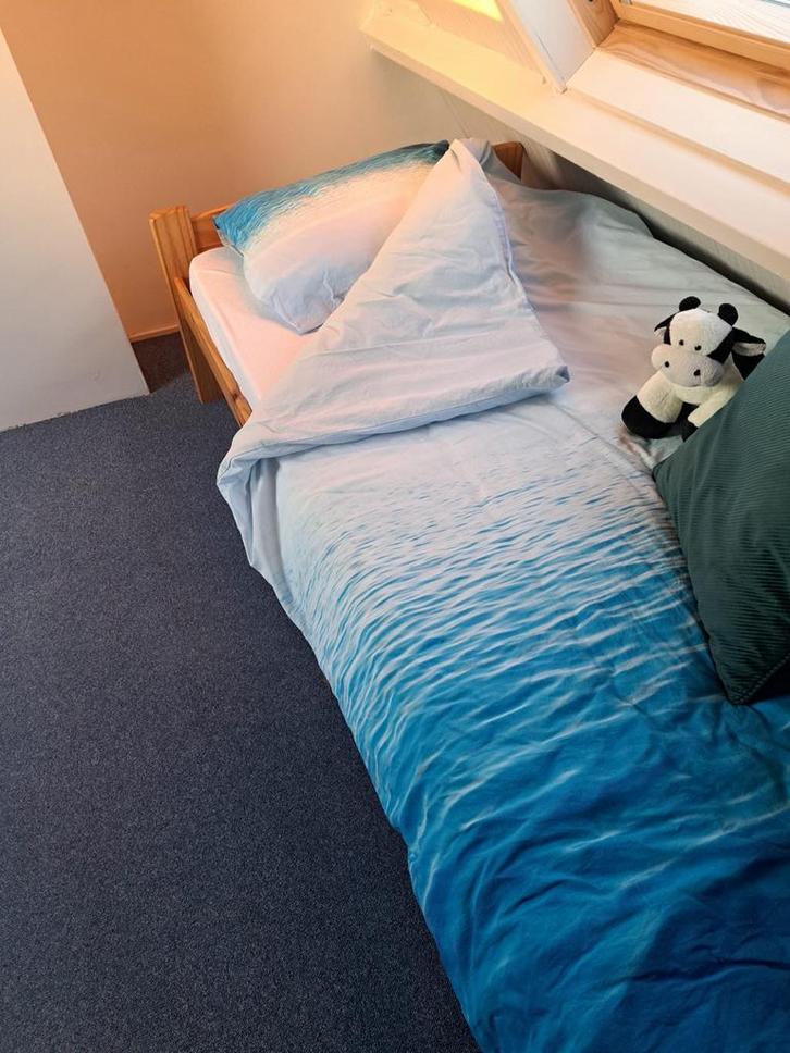 2x 1-persoons bedden, Huis en Inrichting, Slaapkamer | Bedden, Zo goed als nieuw, Eenpersoons, 90 cm, 200 cm, Hout, Bruin, Ophalen