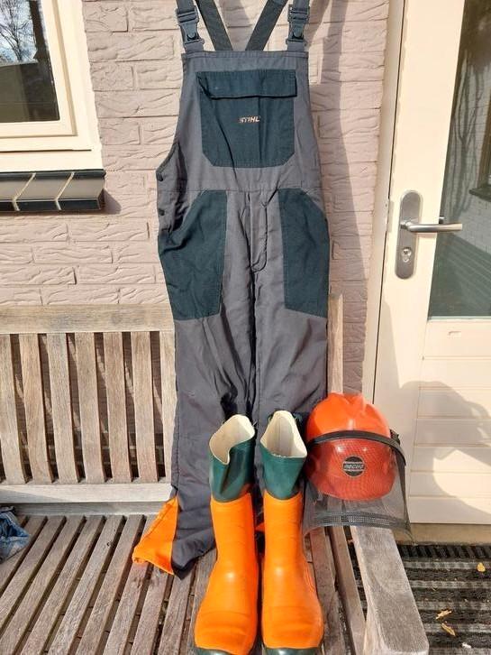 Zaagbroek / Zaaglaarzen / Veiligheidshelm, Tuin en Terras, Werkkleding, Gebruikt, Broek, Ophalen of Verzenden