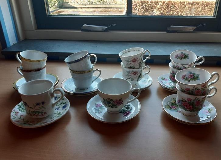 Dertien mooie klassieke KOP EN SCHOTELS., Huis en Inrichting, Keuken | Servies, Zo goed als nieuw, Kop(pen) en/of Schotel(s), Overige stijlen