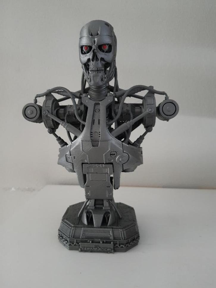 nieuwe terminator t-800, Verzamelen, Film en Tv, Nieuw, Film, Beeldje, Replica of Model, Ophalen of Verzenden