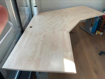 Gratis af te halen: groot bureau