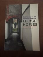 Leidse Hofjes: Door gangen en poorten naar de hofjes, Ophalen of Verzenden, 20e eeuw of later, Zo goed als nieuw