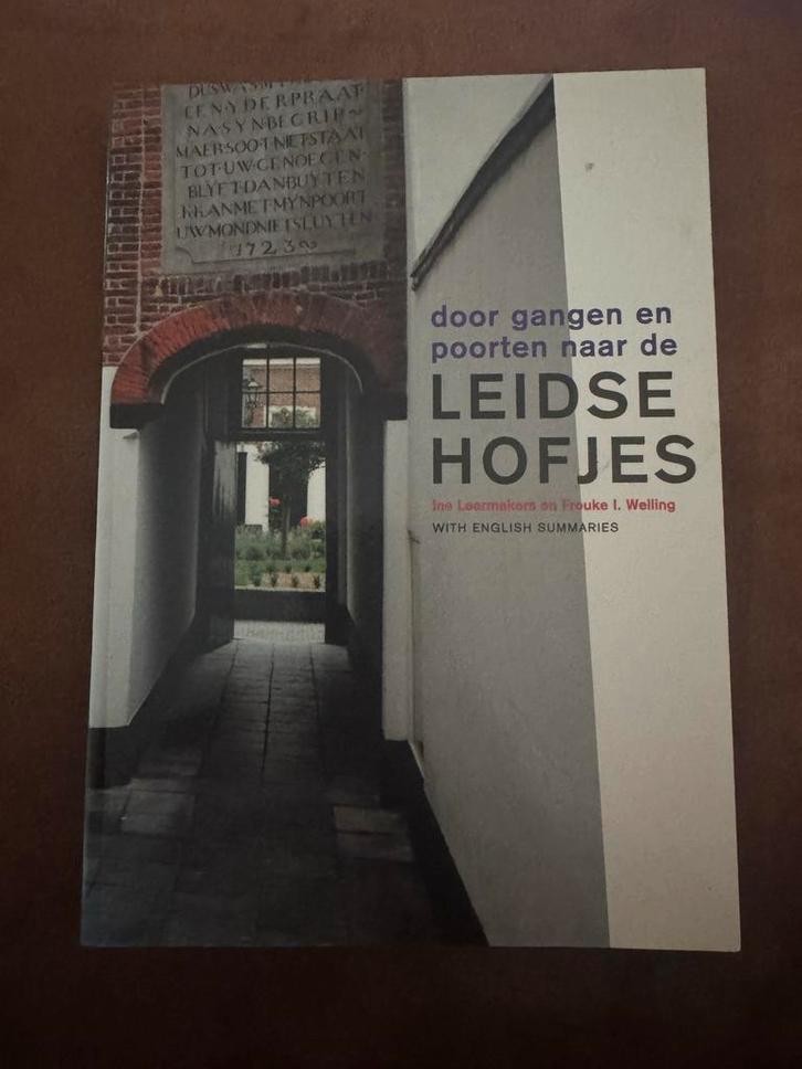 Leidse Hofjes: Door gangen en poorten naar de hofjes, Boeken, Geschiedenis | Stad en Regio, Zo goed als nieuw, 20e eeuw of later