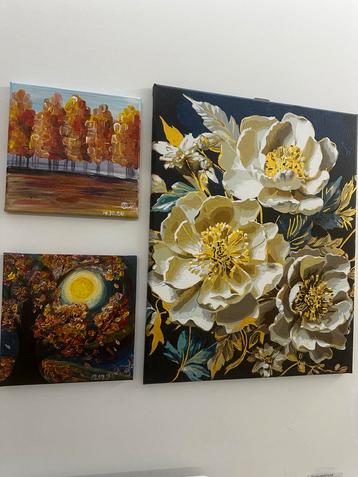 Handgeschilderde schilderijen met gouden accenten-set/apart beschikbaar voor biedingen