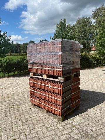 Dakpannen | 2 pallets beschikbaar voor biedingen