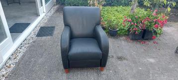 Leuke leren stoel beschikbaar voor biedingen
