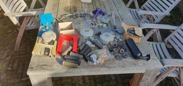 Peugeot 102 103 104 onderdelen partij NOS origineel beschikbaar voor biedingen