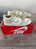 Te koop nieuw paar groene nike dubk low in maat 43, Kleding | Heren, Schoenen, Overige kleuren, Nike, Nieuw, Ophalen of Verzenden