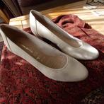 Tamaris pumps met beige met goud glinstertje, Kleding | Dames, Schoenen, Ophalen of Verzenden, Zo goed als nieuw, Beige
