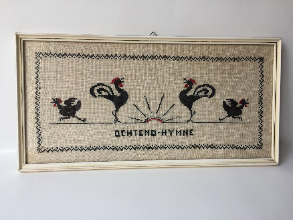 Oud borduurwerkje met haan en kippen, 'Ochtend-hymne', Ophalen of Verzenden
