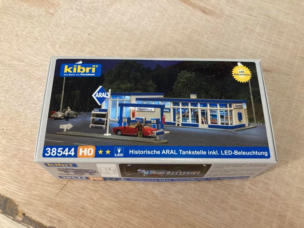 Kibri 38544 ARAL tankstation met LED-verlichting, compleet, Hobby en Vrije tijd, Modeltreinen | H0, Ophalen of Verzenden, Nieuw