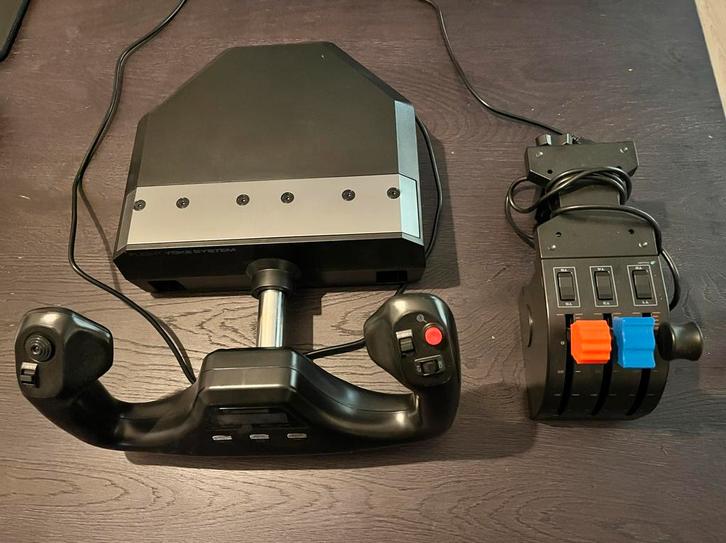 Logitech FLIGHT YOKE & PEDALS - Vliegsimulator Controller, Computers en Software, Joysticks, Zo goed als nieuw, Ophalen of Verzenden
