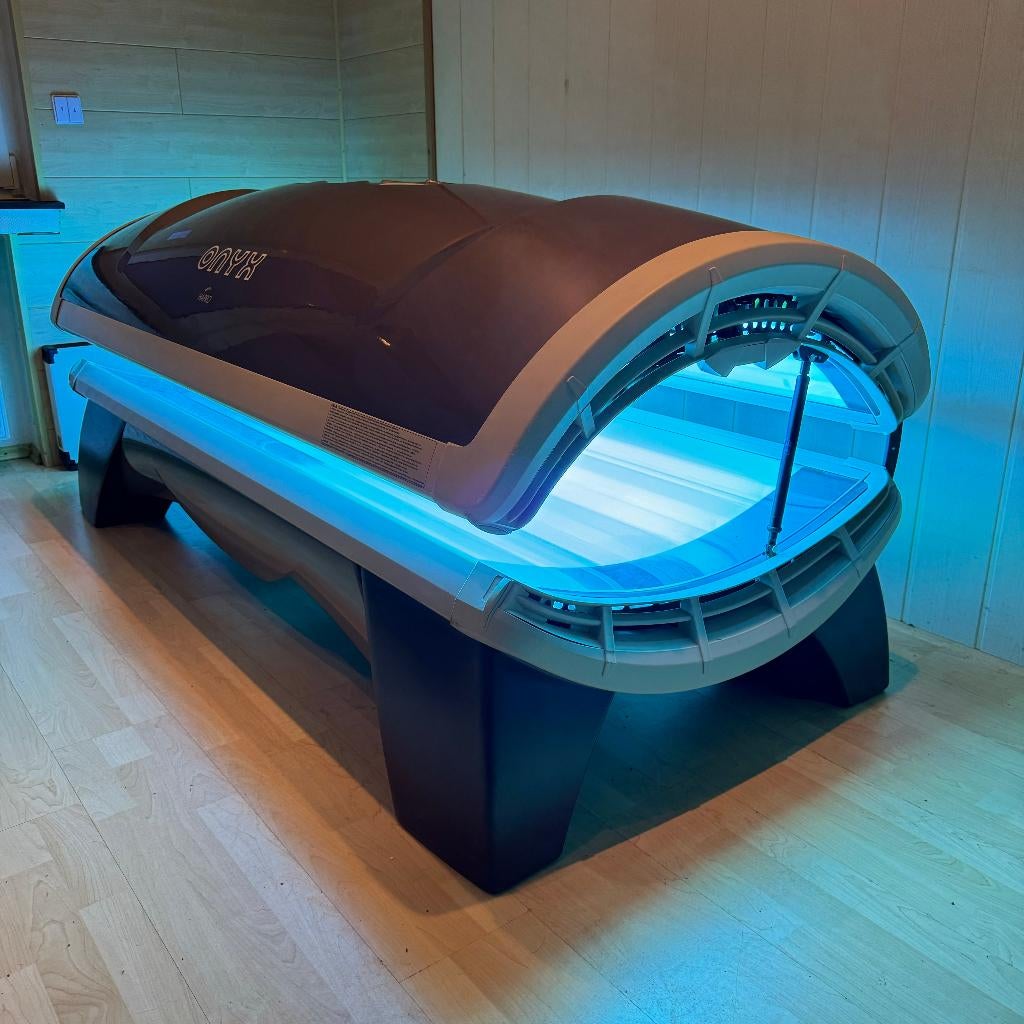 Hapro Onyx 26/5 Zonnebank + 1 jaar Garantie, Ophalen of Verzenden, Zo goed als nieuw, Zonnebank enkelzijdig, 15 lampen of meer