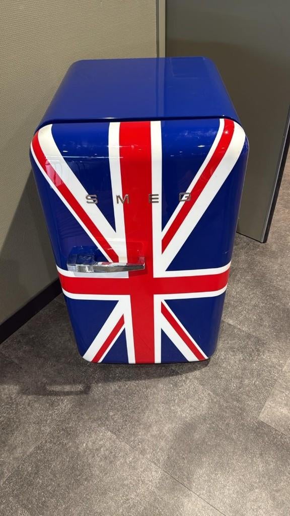 Smeg koelkast - Union Jack Design (Uniek!), Witgoed en Apparatuur, 85 tot 120 cm, 100 tot 150 liter, Ophalen of Verzenden, Zo goed als nieuw