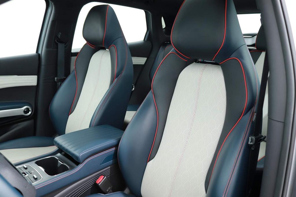 BYD ATTO 3 DESIGN 60 KWH 204PK 3-FASE SOH 95,8% | Panoramada, Auto's, BYD, Gebruikt, Zwart, 204 pk, SUV of Terreinwagen