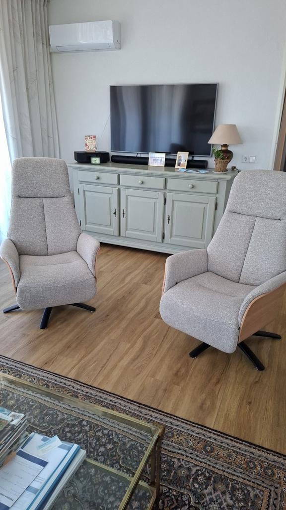 2 prachtig  stoelen  kunnen ook nog naar achteren, Huis en Inrichting, Complete inboedels, Ophalen of Verzenden
