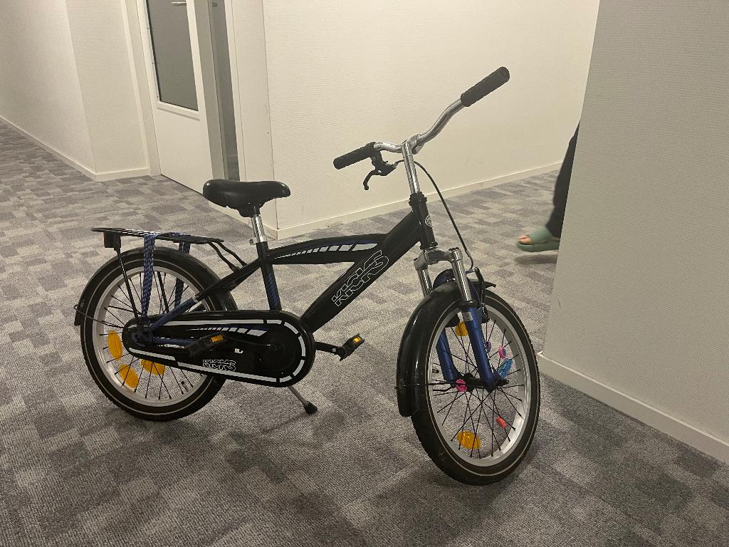 Mooie jongensfiets 18 inch  blauw Kicks, Ophalen, Zo goed als nieuw, 26 inch of meer