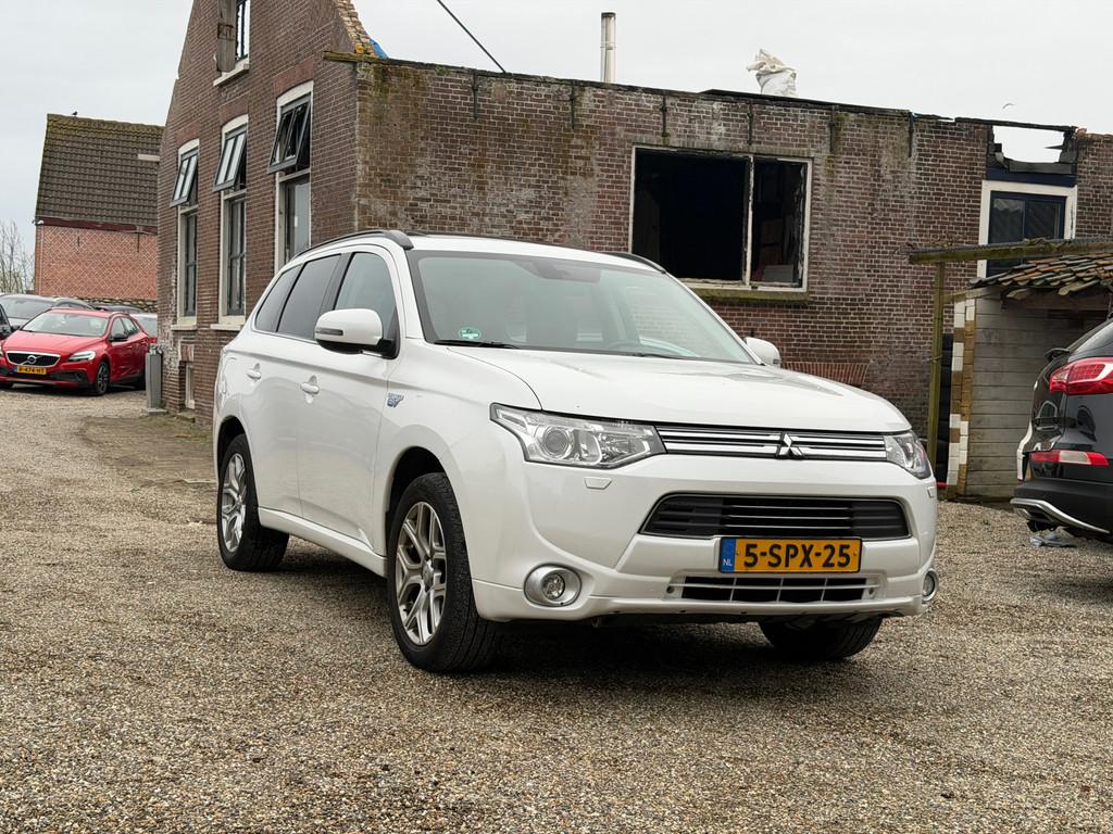 Mitsubishi Outlander 2.0 PHEV Instyle+ 1e Eig Dealer Onderho, Auto's, Mitsubishi, Zwart, 4 cilinders, Wit, Bedrijf