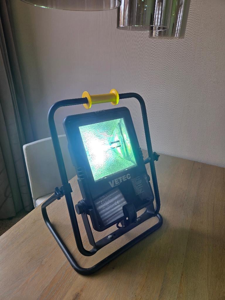Vetec Bouwlamp 2 6000-Lummen, Doe-het-zelf en Verbouw, Bouwverlichting, Gebruikt, Met statief, Ophalen of Verzenden, Lamp met armatuur