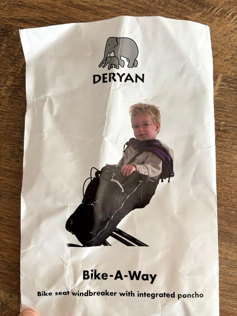 Deryan Bike-A-Way voetenzak/windbreaker voor fietsstoeltje, Fietsen en Brommers, Fietsaccessoires | Fietsstoeltjes, Ophalen, Zo goed als nieuw