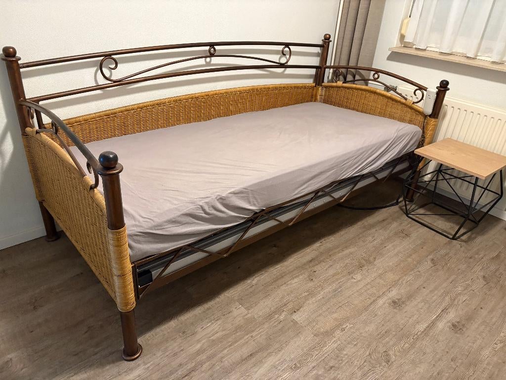 1 persoonsbed, Huis en Inrichting, Slaapkamer | Bedden, Ophalen, 90 cm, 200 cm, Retro