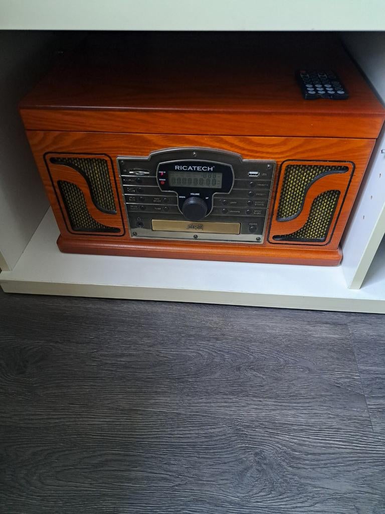 Radio met platenspeler (Ricatech), Ophalen, Zo goed als nieuw, Radio, Met cd-speler