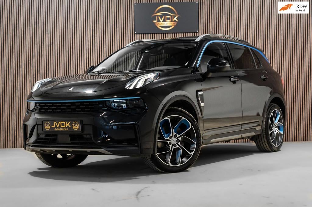 Lynk & Co 01 1.5 2022 LED PANO CAMERA 20INCH NAVI, Auto's, 1800 kg, Euro 6, Adaptive Cruise Control, Zwart