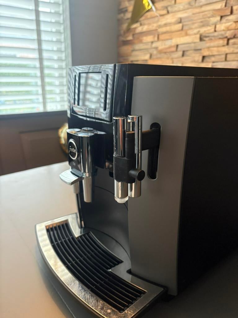 Jura e8 2017, Witgoed en Apparatuur, Koffiezetapparaten, Ophalen, Gebruikt, Koffiemachine, Koffiebonen