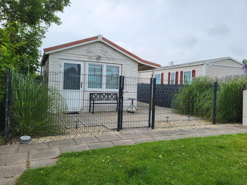 Chalet te koop (+ Eigen grond), Noord-Holland! R#52R, Caravans en Kamperen, Stacaravans, Tot en met 3