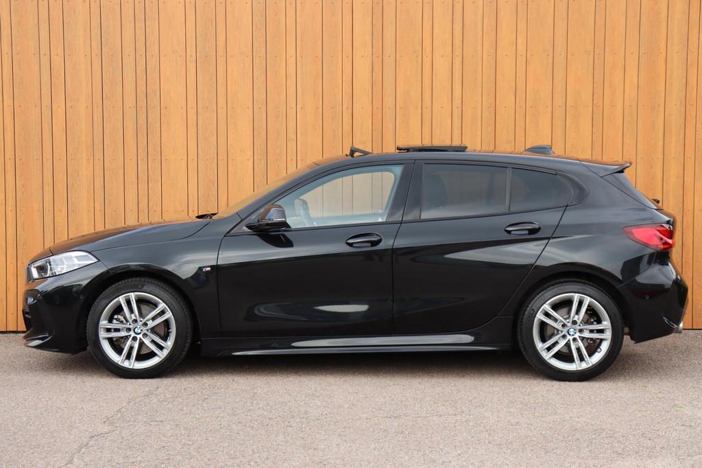 BMW 1-serie 116i Introduction Ed. M-sport orgNL Harman Kardo, 12 maanden, Lichtsensor, Gebruikt, Leder en Stof