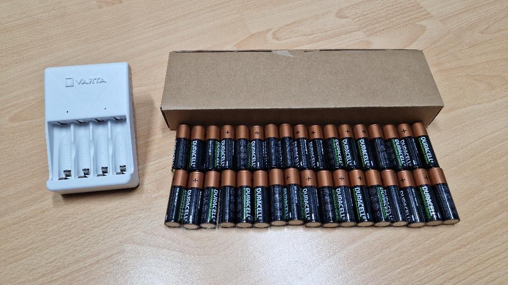 35x Duracell oplaadbare AA 2500 mAh batterijen (als nieuw), Audio, Tv en Foto, Accu's en Batterijen, Ophalen of Verzenden, Zo goed als nieuw