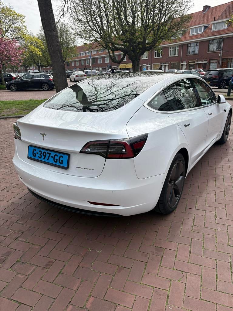 Tesla Model 3 2019 Wit, Auto's, Tesla, Automaat, 1831 kg, Wit, Origineel Nederlands