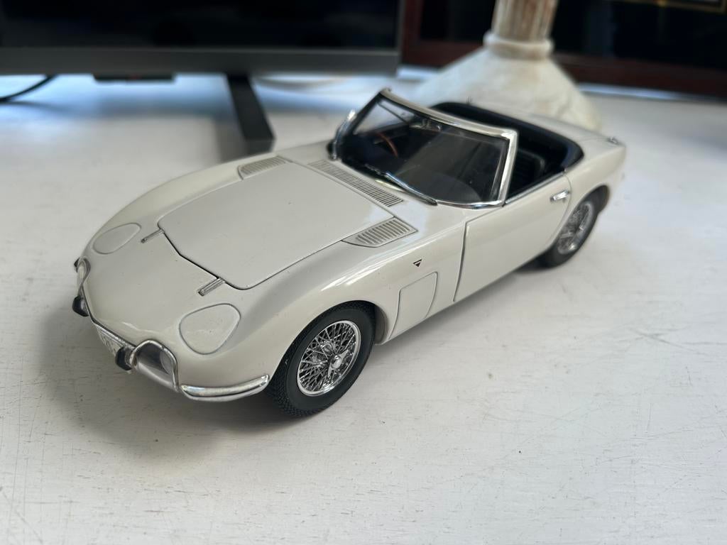 AUTOart 1:18 Toyota 2000gt cabrio You Only Live Twice, Hobby en Vrije tijd, Modelauto's | 1:18, Ophalen of Verzenden, Gebruikt