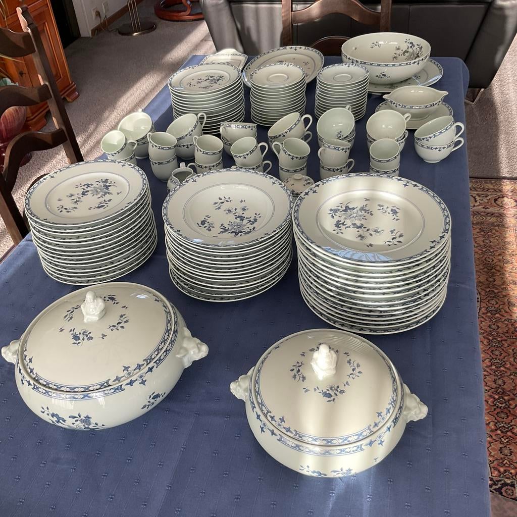 Compleet servies Limoges france 125 stuks in nieuwstaat, Ophalen