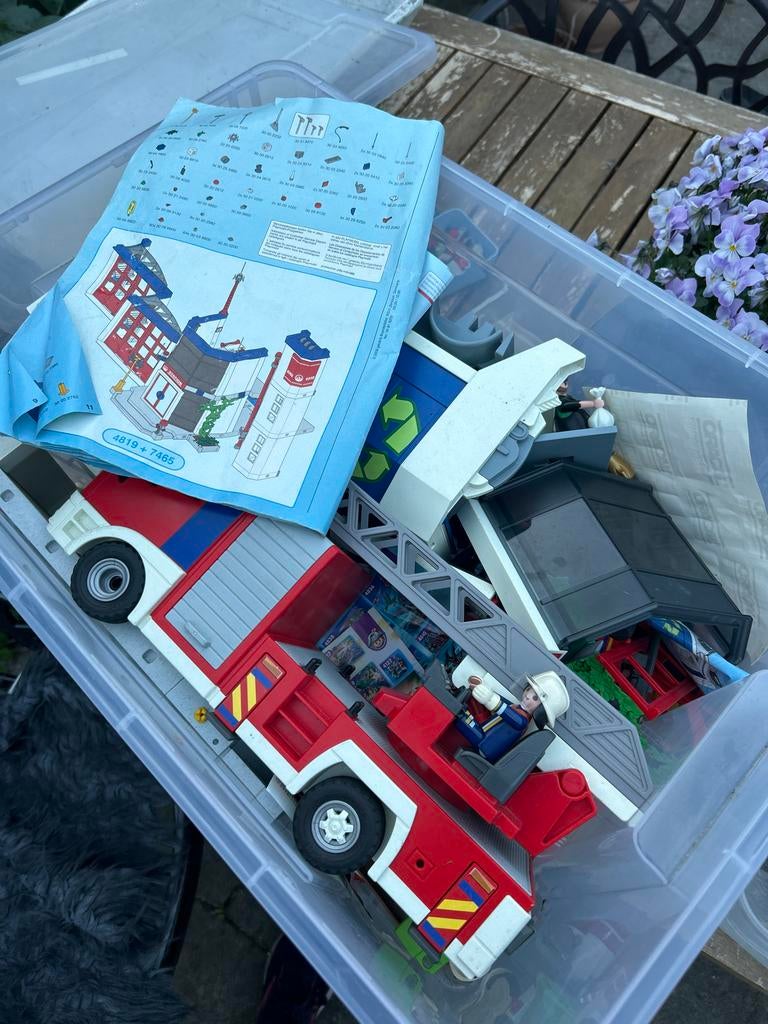 Grote doos Playmobil brandweer kazerne en voertuigen, Kinderen en Baby's, Speelgoed | Playmobil, Ophalen, Gebruikt, Complete set