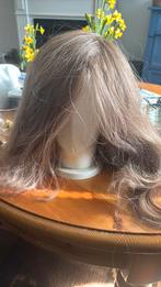 Mooie pruik met exstra vlecht, Ophalen of Verzenden, Zo goed als nieuw