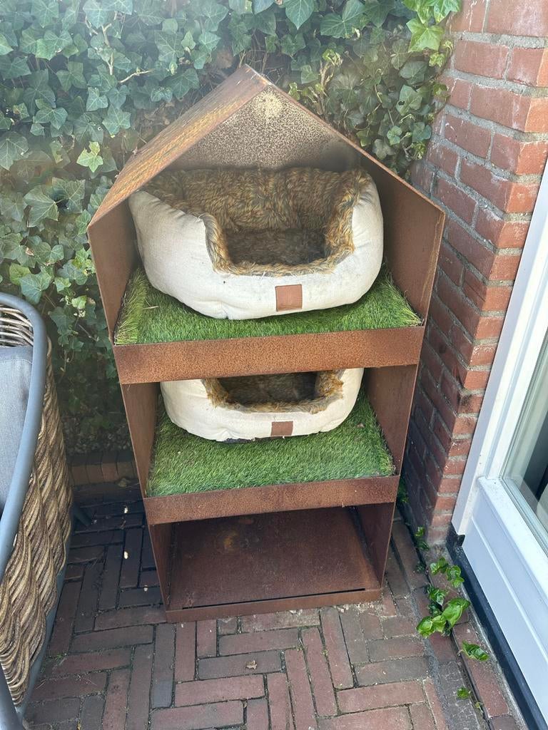 Kattenhuis / kattenhok cortenstaal poes, Dieren en Toebehoren, Ophalen, Zo goed als nieuw