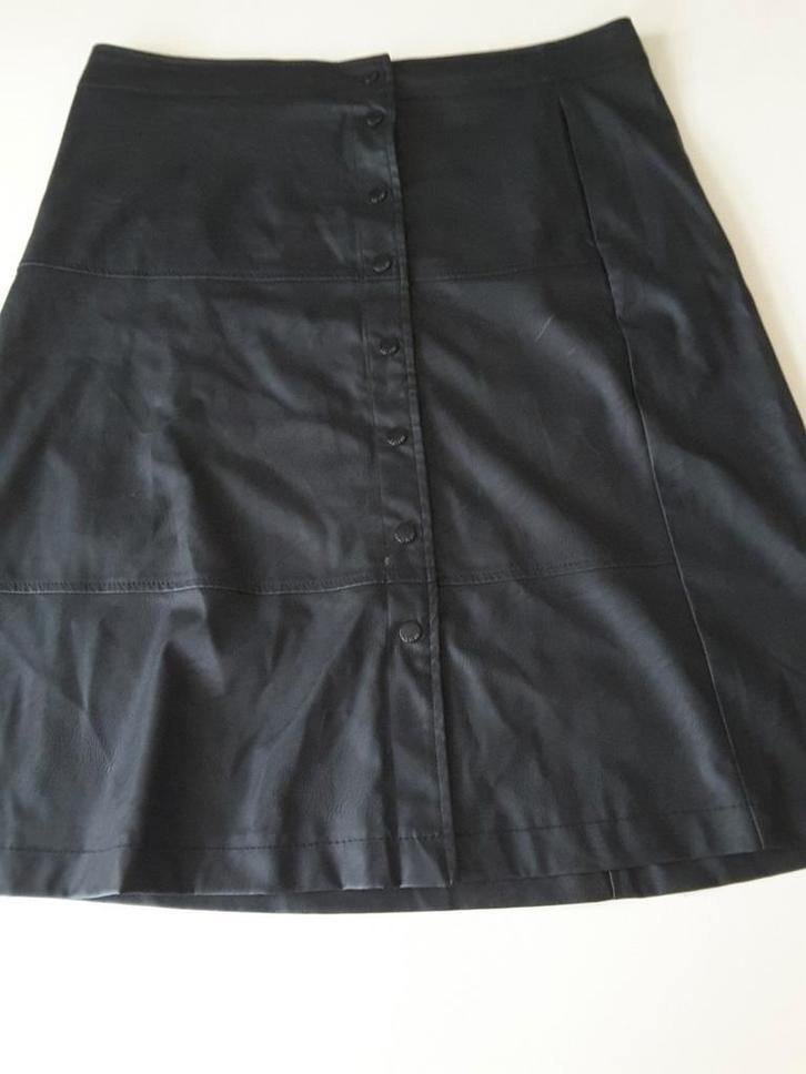 Geisha mooie zwarte imitatie leren rok, maat 42, Kleding | Dames, Rokken, Zo goed als nieuw, Maat 42/44 (L), Zwart, Boven de knie