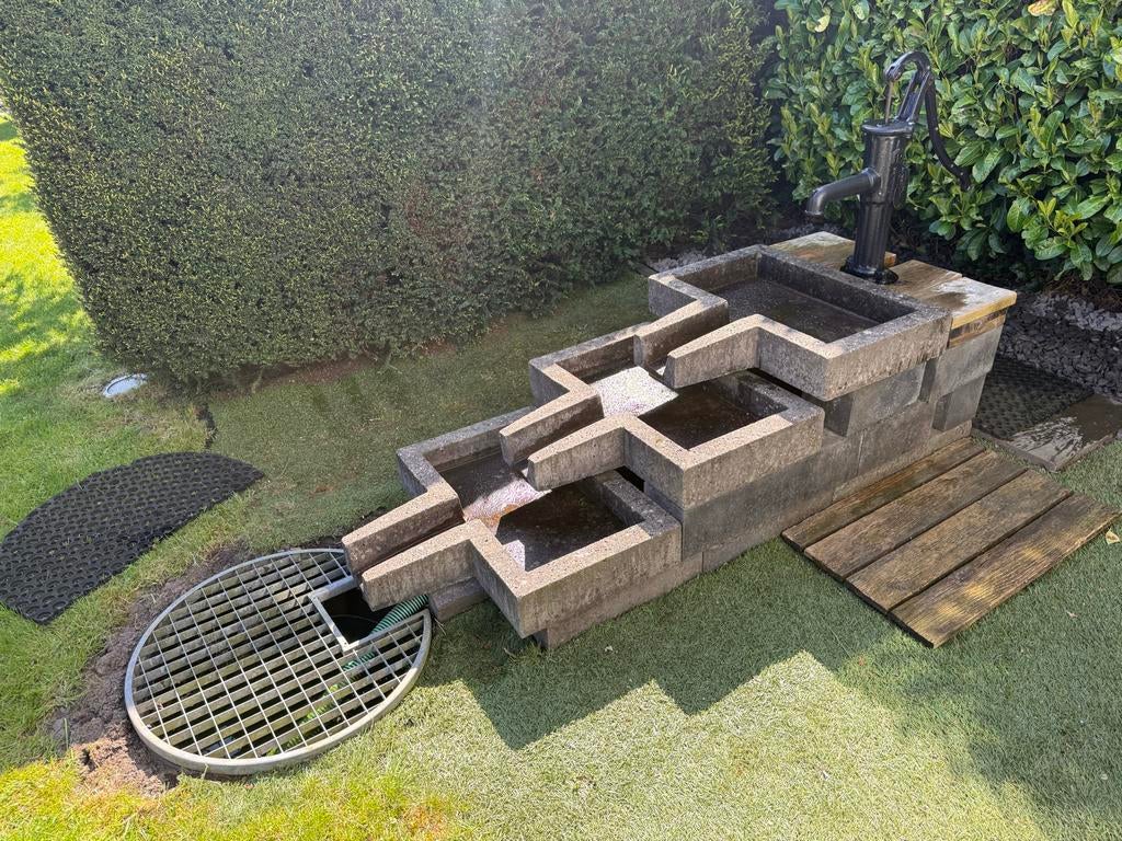 Waterpomp met ornamenten - Tuin en Terras, Tuin en Terras, Ophalen, Gebruikt, Beton, Waterornament