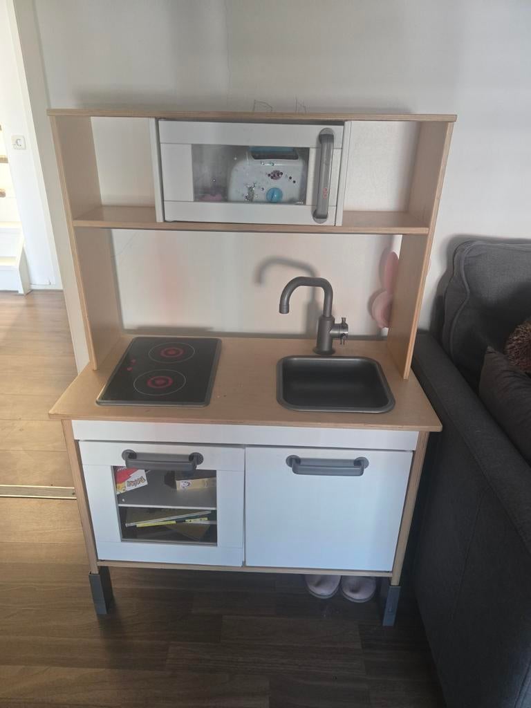 IKEA DUKTIG Speelkeuken met magnetron en kookplaat, Ophalen, Gebruikt, Meisje