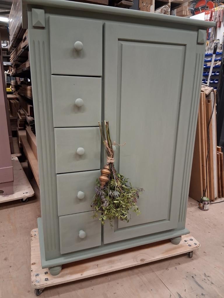 Meidenkast spekkast kledingkast schoenenkast, Kinderen en Baby's, Kinderkamer | Commodes en Kasten, Ophalen, 50 tot 70 cm, 105 cm of meer