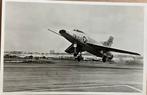 Ansichtkaart met Vliegtuig Straaljager  F-100 Super Sabre, Verzamelen, Ophalen of Verzenden, Zo goed als nieuw, Kaart, Foto of Prent