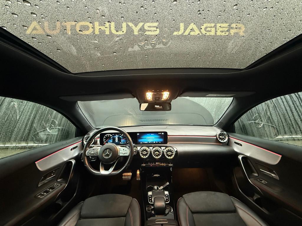 Mercedes-Benz A-klasse 250 Premium Plus Panorama Sfeer, Auto's, Mercedes-Benz, 15 km/l, Gebruikt, 4 cilinders, Zwart