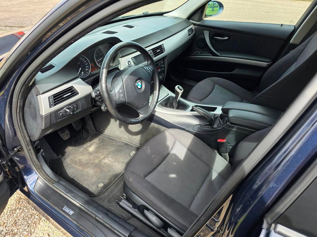 BMW 3-serie 320i High Executive *apk:05-2027*, Auto's, BMW, Achterwielaandrijving, 1295 kg, 4 cilinders, 150 pk