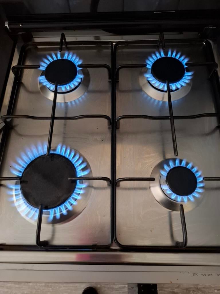 Etna 4 pits gas kookstel +slang + gaskraan, Ophalen, Gebruikt, Minder dan 85 cm, 4 kookzones